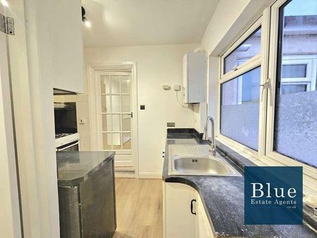 London Road, Ashford, TW15 - Photo 4