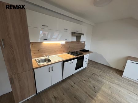 Pronájem bytu 4+kk v osobním vlastnictví 129 m², Kunovice - Photo 3