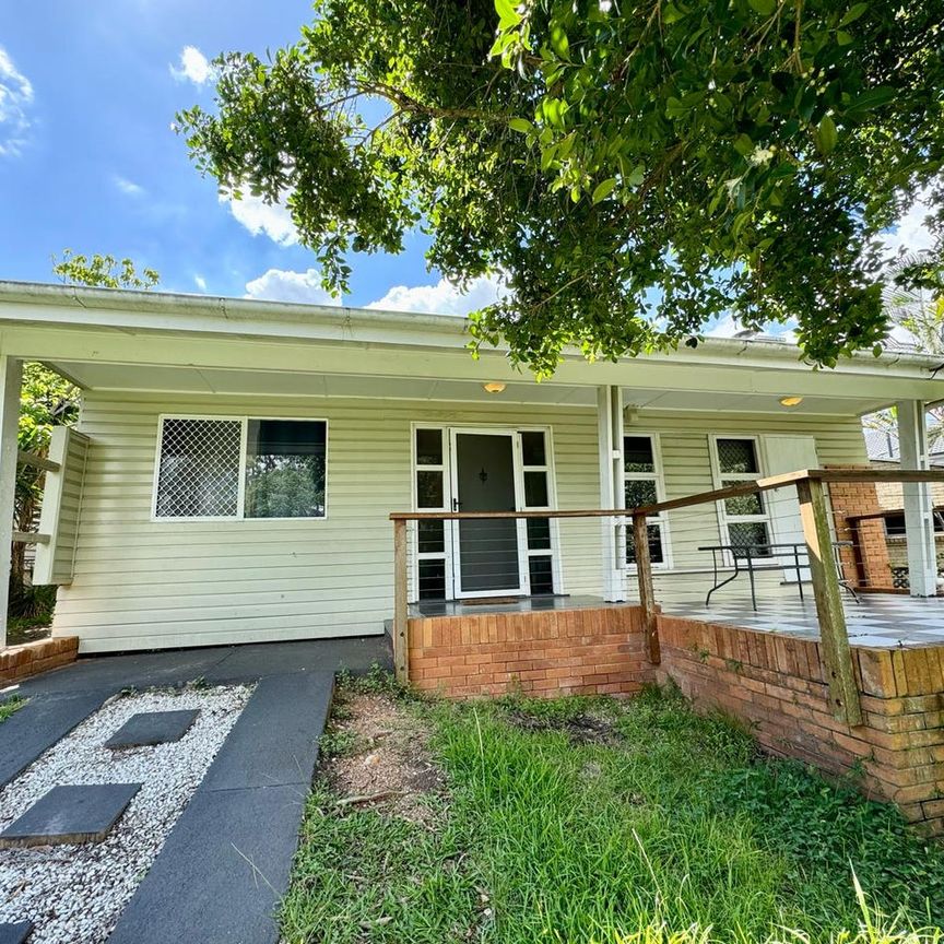 162 Seventh Avenue, St Lucia, Qld 4067 - Photo 1