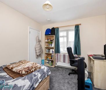 4 bedroom semi-detached house to rent - Photo 4