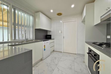 Newly Renovated Family Home in the Heart of Smithfield! - Water Inc! - Photo 5