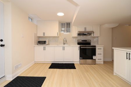 For Lease - 373 CREEK PATH Avenue, Oakville, Ontario - Photo 3