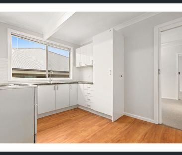 REFRESHED TWO-BEDROOM FLAT WITH NEW UPGRADES – MOVE-IN READY - Photo 4