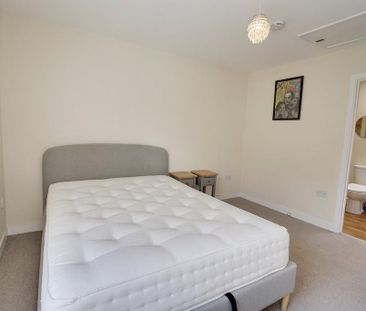 1 bedroom character property to rent - Photo 5