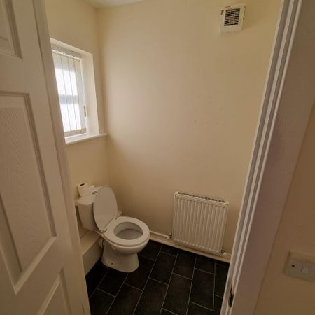 2 bedroom semi-detached house to rent - Photo 5