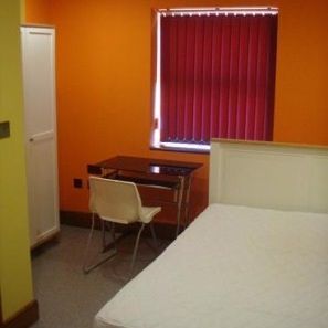 Stunning 6 Double Bedrooms with 6 En-Suites - Photo 1