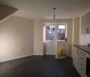 3 bedroom semi-detached house to rent - Photo 1