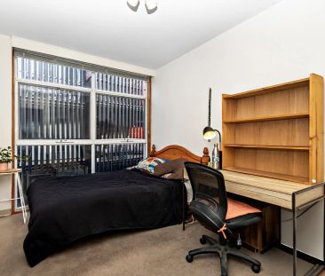 Bright and Brilliantly Positioned - Furnished! - Photo 4