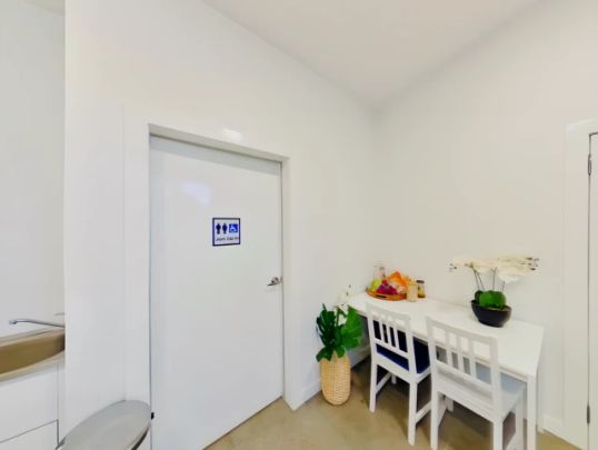 14 Holt, Sydney - Photo 1