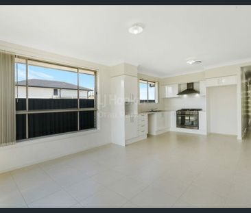 STYLISH THREE BEDROOM HOME - Photo 4