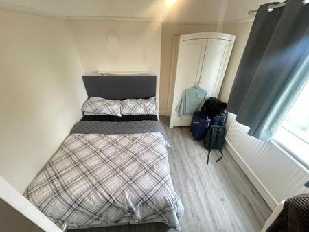 4 bedroom maisonette to rent - Photo 3