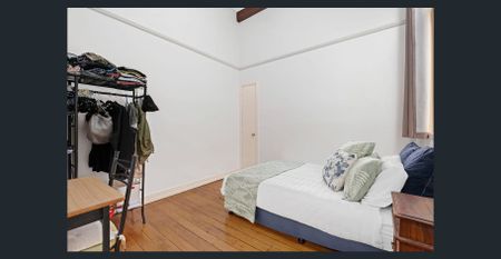 Newly Renovated City Apartment - Photo 3