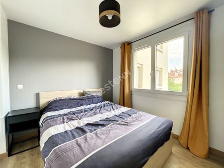 Location Appartement 4 pièces 74m² - Photo 4
