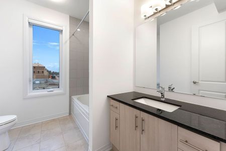 For Lease - 3 Crown Gate, Oakville, Ontario - Photo 3
