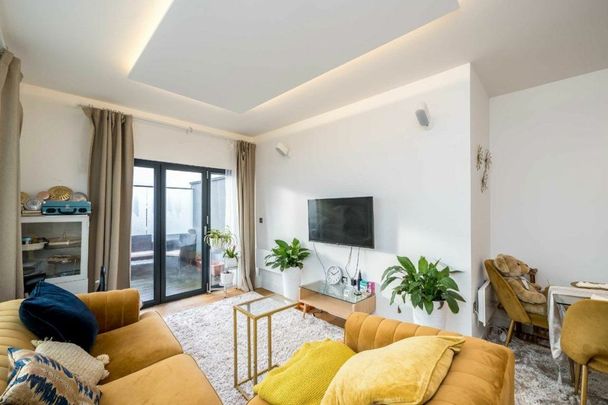 Nobel Drive, Hayes, UB3 - Photo 1