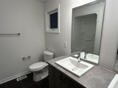 For Lease - 58 Bradley Avenue, Welland, Ontario - Photo 2