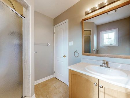 For Lease - 301 Mohawk Road, Oakville, Ontario - Photo 2