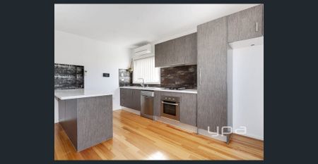 Two bedroom home, prime location! - Photo 5