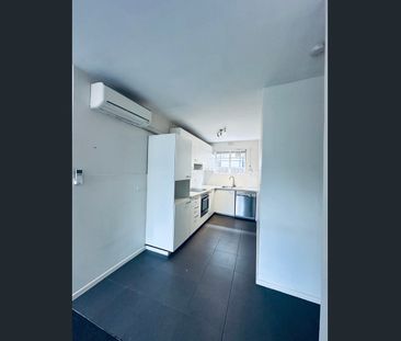 Cosy unit in the Heart of West Footscray! - Photo 2