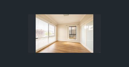 🏡 Family Comfort & Contemporary Living in a Prime Glenwood Location - Photo 4