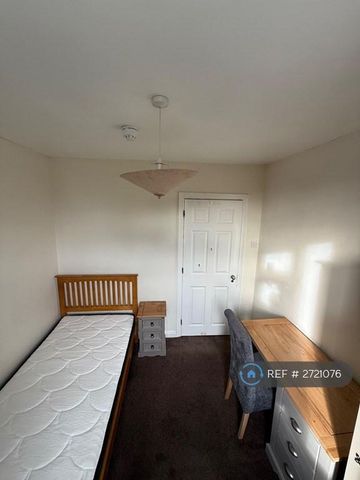 1 bedroom in a house share to rent - Photo 4