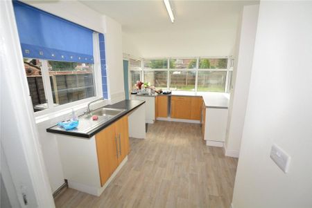 3 bedroom semi-detached house to rent - Photo 5