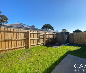 12 Cardiff Circuit, Carrum Downs - Photo 2