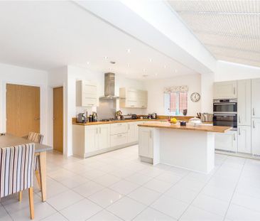 5 bedroom detached house to rent - Photo 1