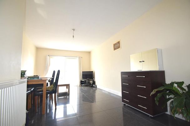 Crossley Mead, Bath Road, Cranford, TW5 - Photo 1