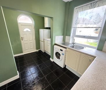 3 bedroom semi-detached house to rent - Photo 6