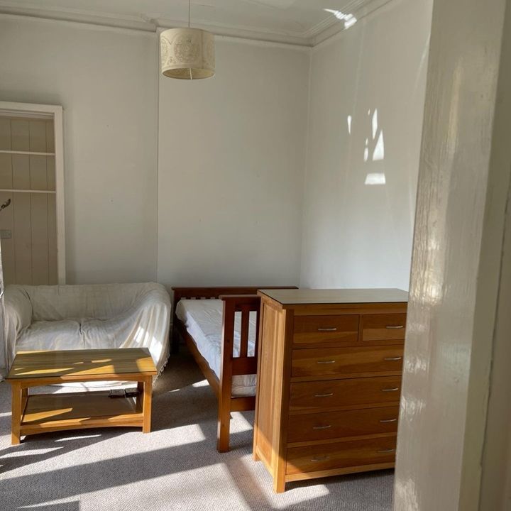 Studio Flat, Kelvin Drive, G20 - Photo 1