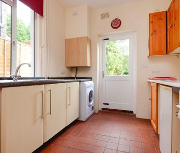 4 bedroom semi-detached house to rent - Photo 2