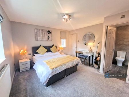 4 bedroom detached house to rent - Photo 2