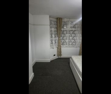 Room in a Shared House, Waddon Court Road, CR0 - Photo 4