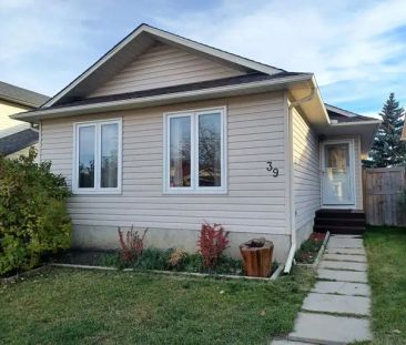 Calgary Cozy Main Floor | 39 Millbank Road Southwest, Calgary - Photo 1