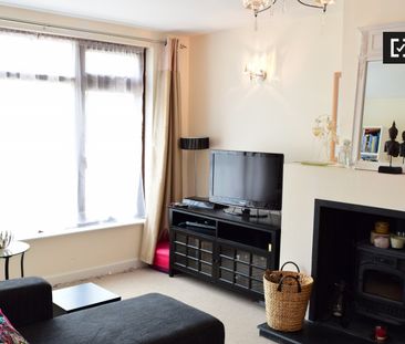 Ensuite room in 3-bedroom apartment in Ballinteer, Dublin - Photo 1