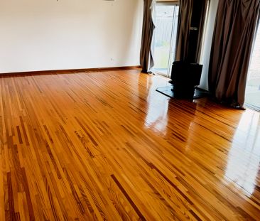 3 Bed, 1 Bath - Photo 3