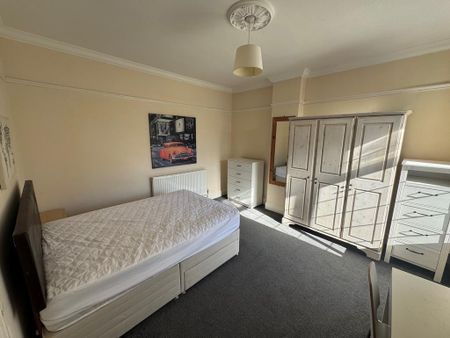 1 bedroom in a house share to rent - Photo 4