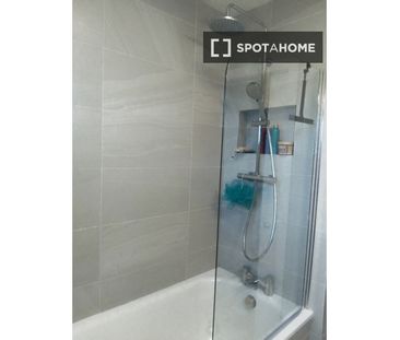 Room in shared flat for rent in Blackrock, Dublin - Photo 5