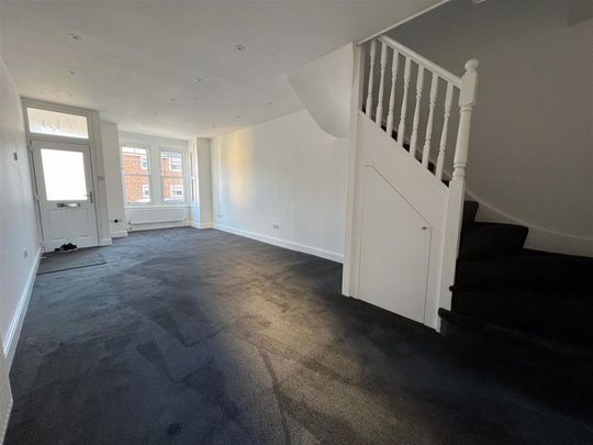 4 bedroom semi-detached house to rent - Photo 1