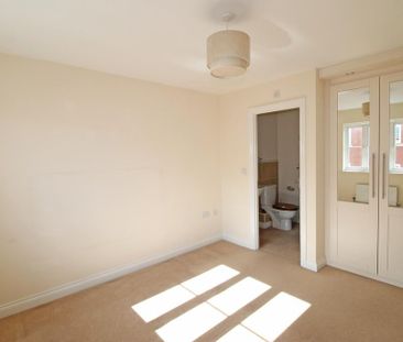 3 bedroom end of terrace house to rent - Photo 4