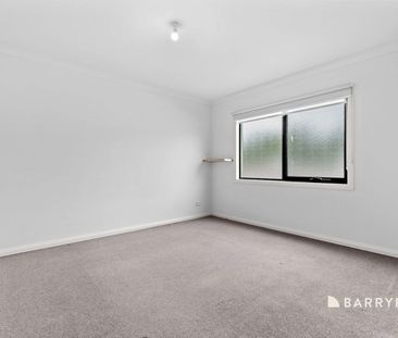 Stunning Two Bedroom Townhouse! - Photo 2