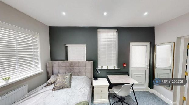 1 bedroom in a house share to rent - Photo 1