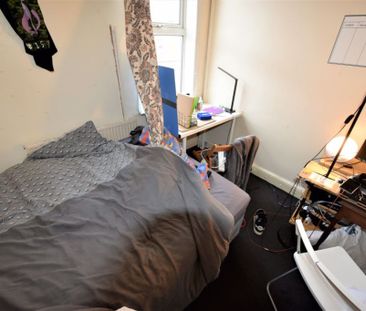 3 bedroom House in Wrangthorne Place (3 BED), Leeds - Photo 3