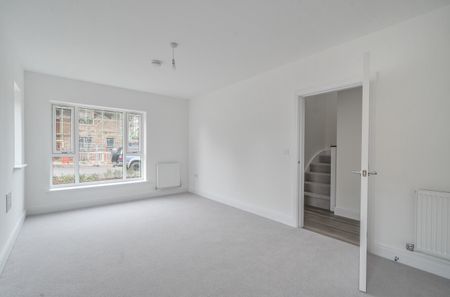 4 bedroom detached house to rent - Photo 2