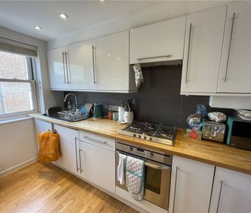 A modern compact 1 bedroom flat in an excellent central location cl... - Photo 4