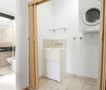 CHARMING TWO BEDROOM UNIT ON CITY FRINGE - Photo 4