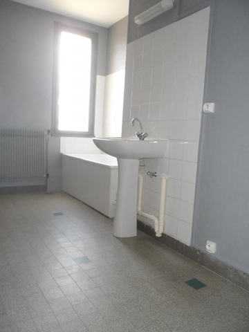 Location Appartement 3 pièces 63m² BOURGES 18000 - Photo 5