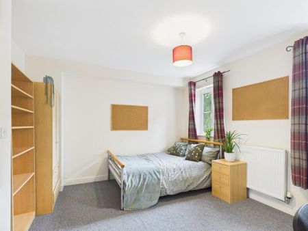 4 bedroom semi-detached house to rent - Photo 3