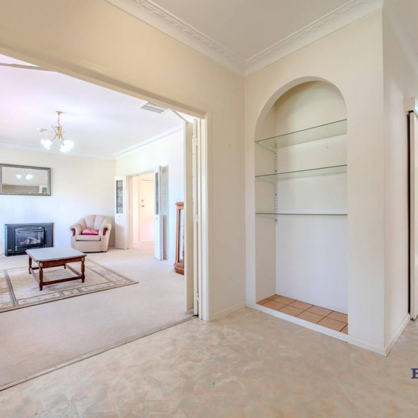 Convenient location, yet quiet! - Photo 1